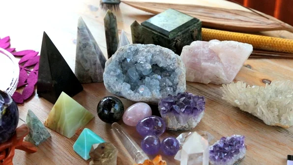 Как правильно использовать кристаллы и камни для лечения и энергетической очистки?